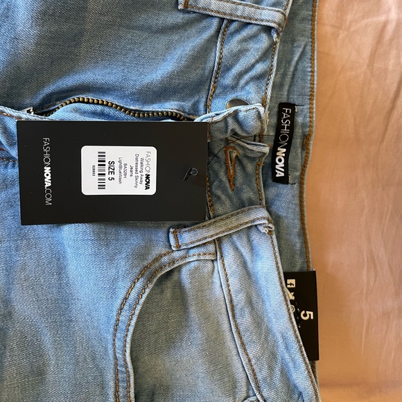 Fashion Nova Distressed - Picture 4 of 6